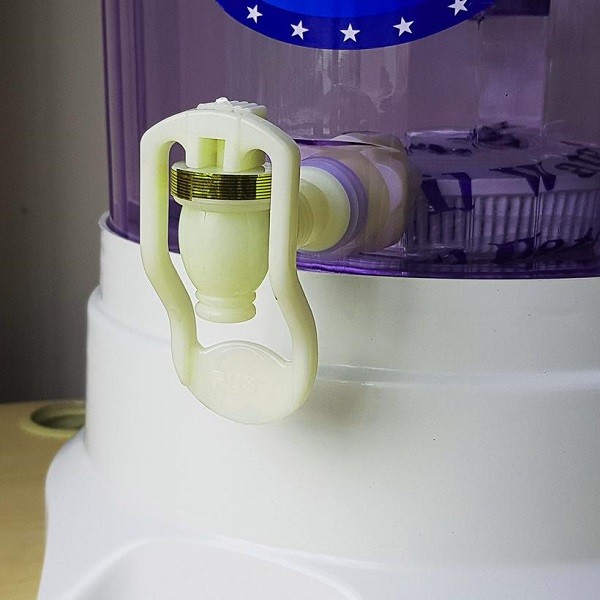 Lắp bình lọc nước bạn cần lưu ý vặn chặt van vòi nước tránh rò rỉ