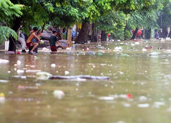 Tình trạng nước ô nhiễm là lý do khiến bạn nên dùng máy lọc nước sạch tại Việt Nam